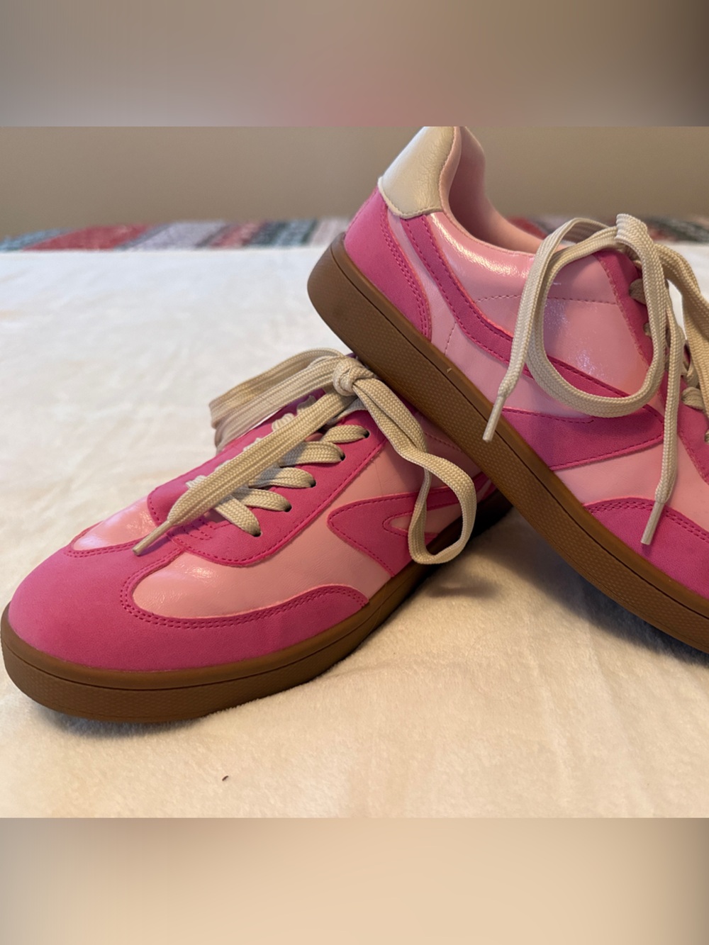 DV by Dolce Vita Pink Two-Tone Low-Top Sneakers